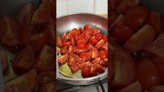 Spaghetti con i Pomodorini ciliegini 🍝 🍅 🤭 Halal recipe - Ricetta Italiana #muslimshorts