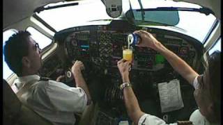 Beechcraft 1900 : Pouring a drink \u0026 Barrel Roll