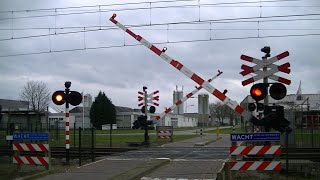 Spoorwegovergang Deurne // Dutch railroad crossing