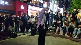 20220427 HONGDAE BUSKING 홍대 관객(audience)과 함께하는 버스킹 05 - 관객석에서 끌려나온 레드크루(REDCREW)멤버ㅎㅎ