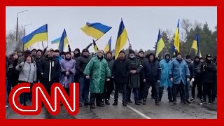 Crowd blocks Russians from nuclear power plant