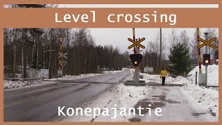 Konepajantie. half-barrier device Hämeenlinna