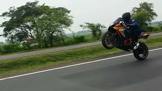 GSXR 1000 wheelie. ...very Loud  flyby