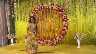 Beautiful devotional dance by Ms Pragati with magical camouflage of dress and background