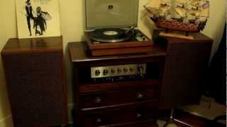 TEAC AS-100 amplifier \u0026 Pioneer PL-A25 turntable with unknown speakers - nice stereo sound