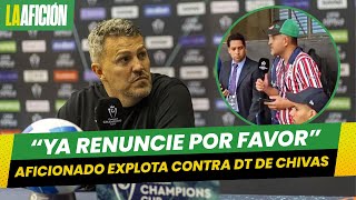 Aficionado de Chivas exige renuncia de técnico y jugadores en su cara