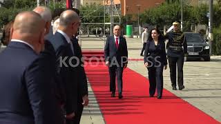 Presidenti Begaj për herë të parë në Kosovë, pritet me ceremoni shtetërore