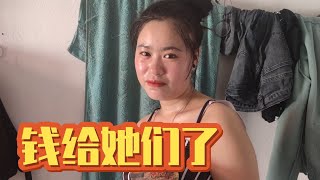 NO.73：我分两次把网友的钱全给了3个鞋厂小妹，居然还碰到一个本地人给她们送饭送鱼