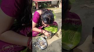 Sita sakala re kan khauchi #dryfish #sukua #food #pakhala #shorts #recipe #odia  chhi chi re Nani