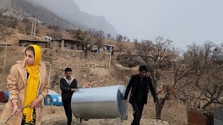 Nomadic Life: Wiring a Nomadic Home: Installing a Water Tank with a nomadic couple! 🌄🔌💧