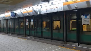 高雄捷運橘線 O4市議會(舊址) 往大寮方向列車出站