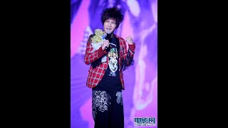 【大张伟】2009.12.18_商演【CCTV6•电影网】[四川宜宾]电影之歌•五粮液得名百年大型文艺晚会(五粮液集团多功能馆)(开场表演《爱火烧》《穷开心》)【主持】王瀚涛,柯蓝