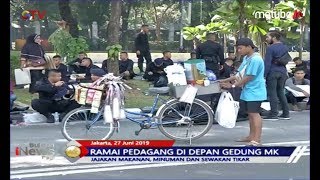 Beginilah Situasi Depan Gedung MK, Ramai Pedagang dan Pembeli saat Kawal Putusan - BIP 28/06