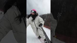 드디어 개장빵 🍞영상촬영🎥 + 스노우보딩🏂 = 생존보딩 ㅋㅋㅋㅋㅋㅋ카메라도 살아야하고 나도 살아야 하니 막타자 !!!!!!! #스노우보드 #보린이 #스키장 #스키장브이로그