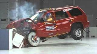 1999 Dodge Durango moderate overlap IIHS crash test