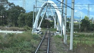 大糸線の豊科駅～柏矢町駅間を走行するE127系の前面展望