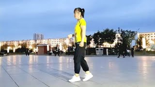 广场曳舞《中国美草原美》动感又活跃，唤醒肌肉运动全身