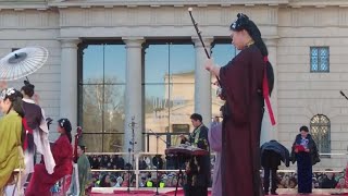 Capodanno cinese di Milano 2025, le danze tradizionali con ombrelli e ventagli