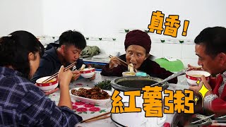 Grandma wants to eat sweet potato porridge, Lao Tan digs in the rain