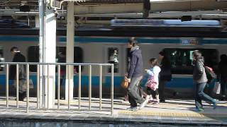 E233系1000番台京浜東北線 横浜駅到着(警笛あり)