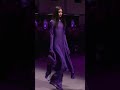 défilé versace printemps Été 2023 milan fashion week