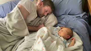 Dad and newborn son sleep together 父与子/亲子时光