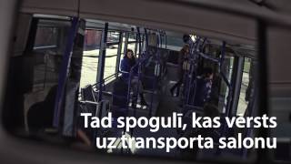 Ko sabiedriskā transporta vadītājs redz savos spoguļos?