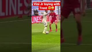 Vini Jr is giving defenders problems🤯😂🤩#shorts#shortvideo#footballshorts #skillsshorts