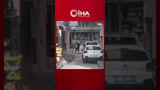 Fatih'te kağıt toplayıcısının hilesi kamerada: Ağır gelsin diye kovayla su döktüler