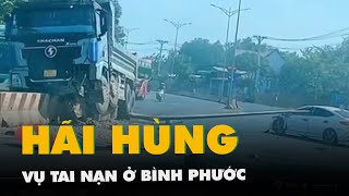 Hãi hùng tai nạn ở Bình Phước: Xe ben leo dải phân cách, cột đèn đâm xuyên ô tô