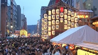 京都）祇園祭宵山に人波　１７日は山鉾巡行