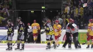 Eishockey: Matchstrafe #16 Andrew Hotham (DEG) für Kopfcheck gegen Marc Voakes