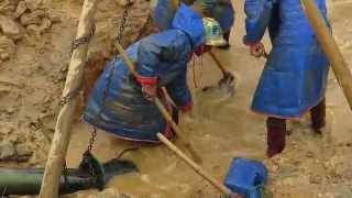 LOOKING FOR RUBIES,SAPPHIRES AND SPINELS IN A SECONDARY DEPOSIT MINE IN MOGOK MYANMAR