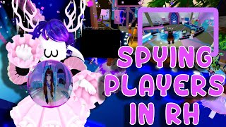 SPYING PEOPLE IN ROYALE HIGH | ROBLOX | DALE CYRILLE🍩