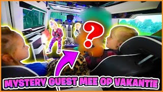 MYSTERY GUEST GAAT MEE OP HERST VAKANTiE 🤔 | Bellinga Vlog #2994