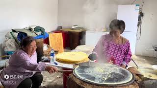 连续下雨大龙回村里防洪值班，又赶上老妈摊煎饼，秋天干活够吃了