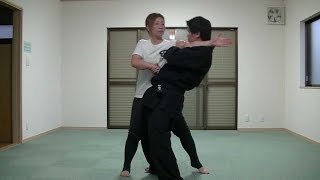 護身術　女性向け　手首を持たれた！でも、簡単に相手を倒す方法　Self-defense technique that does not use power for women