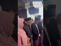 ustadzah mumpuni bersama suami ayah u0026 ibu mertua di acara pernikahan keluarganya. shorts mumpuni