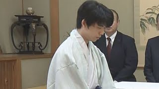 前人未踏の「八冠達成」へ向けて　藤井聡太七冠の王位戦七番勝負第５局が始まる　挑戦者の佐々木大地七段に3勝1敗でタイトル防衛に王手　徳島