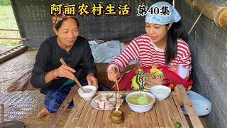 阿丽的生活虽艰难，但幸得好心大娘时常帮忙，他们就像一家人