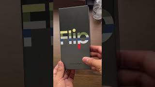 Samsung Galaxy Z Flip 4 Unboxing (Gold Color)