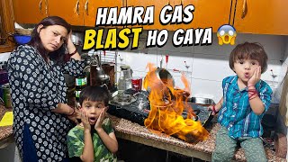 Mummy Ke Saamne Gas Blast Ho Gaya 😱 Bahut Bada Nuksaan Ho Gaya 😢 | Negi & Family