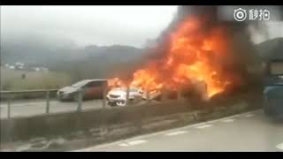 Massive car crash on southern Guangdong highway