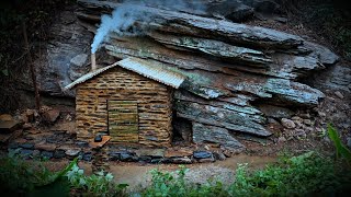 I built a house made of stone next to a Giant Rock. #Kenbushcaft #survival