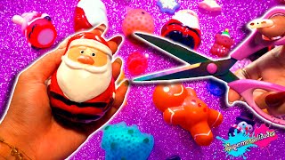 Rompiendo pelotitas antiestrés navideñas para hacer Slime - Supermanualidades