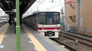 京王8000系20番台（8727F）　各駅停車新宿行き発車　八幡山にて