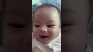 被窝里的小可爱刚睡醒的宝宝 人类幼崽 婴语 萌娃上线 被窝里的小可爱