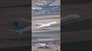 UNITED AIRLINES B777-300ER takeoff at Hong Kong Airport #shorts #aviation #united #b777 #takeoff