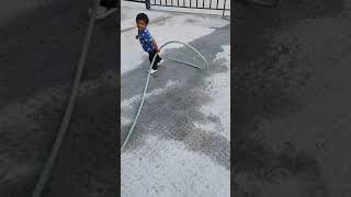 வாங்க எல்லாரும் தண்ணி அடிக்க போகலாம் செடிக்கு #trending #yuvin #trendingshorts #baby #water #chennai