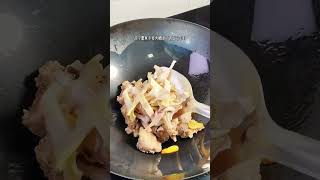 [太阳]墨鱼排骨汤是特色美食[色][色]营养丰富，好吃又美味，家乡的味道，故乡的美食，[愉快]美味可口，下饭超赞👍👍！[色][色]如果您喜欢我的分享温州地道美食Local cuisine# #温州